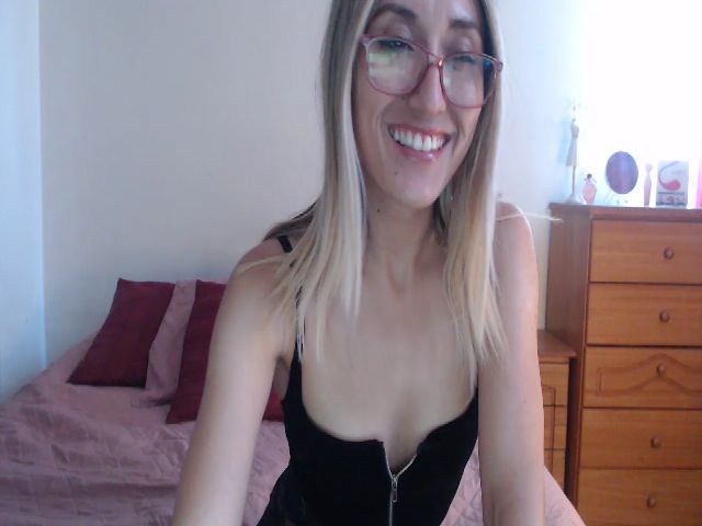 Live sex webcam photo for Ninimoon #271506570