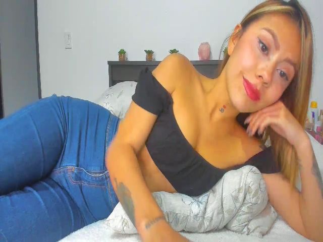 Live sex webcam photo for Saritaa__ #271499422