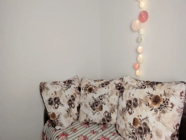 Live sex webcam photo for GoddesSophy #271507550