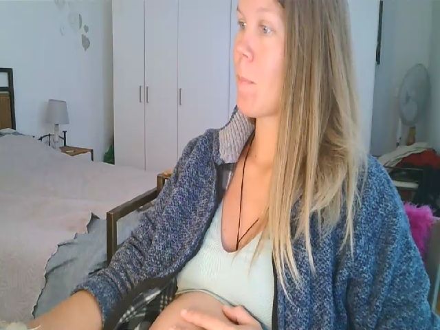 Live sex webcam photo for CallMeMaria #271503976