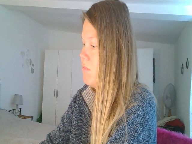 Live sex webcam photo for CallMeMaria #271504031