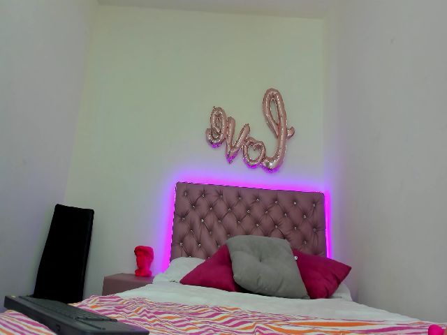 Live sex webcam photo for Megan1__ #271500110