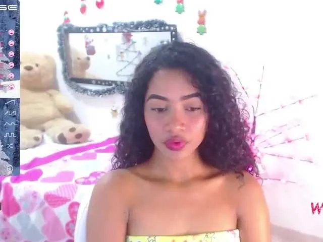 Live sex webcam photo for Anniemiss #271509188