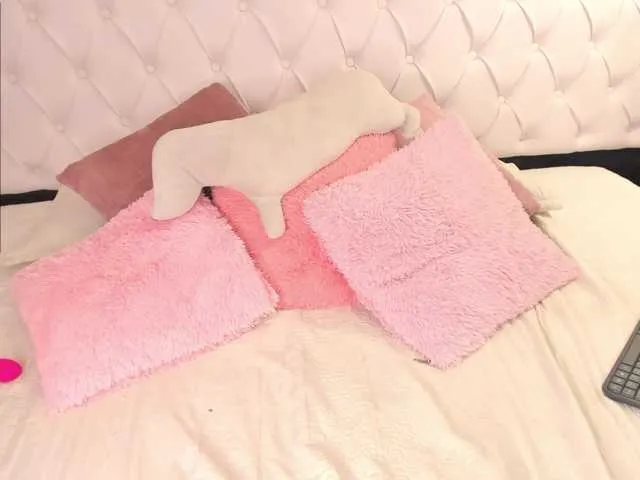 Live sex webcam photo for Luu-queen #271501867