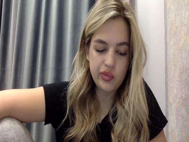 Live sex webcam photo for Princess_Ly2 #271506434