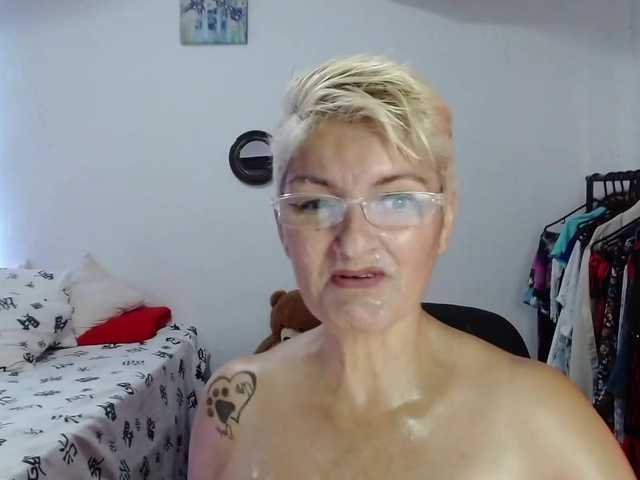 Live sex webcam photo for bety-cum2 #288017317