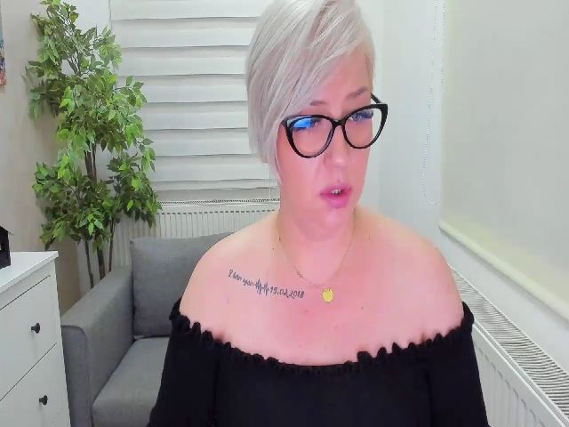 Live sex webcam photo for Gabbiestarr #271501987