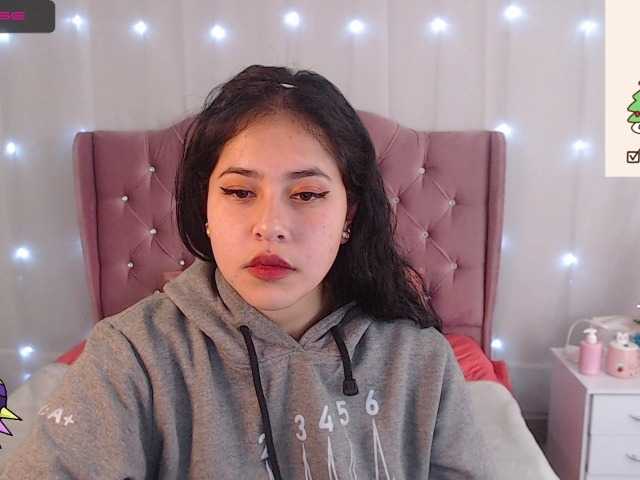 Live sex webcam photo for zelda-19 #271505521