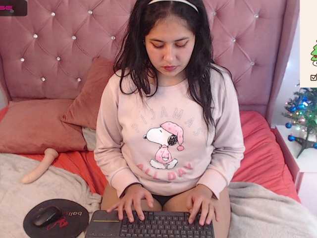 Live sex webcam photo for zelda-19 #271509930