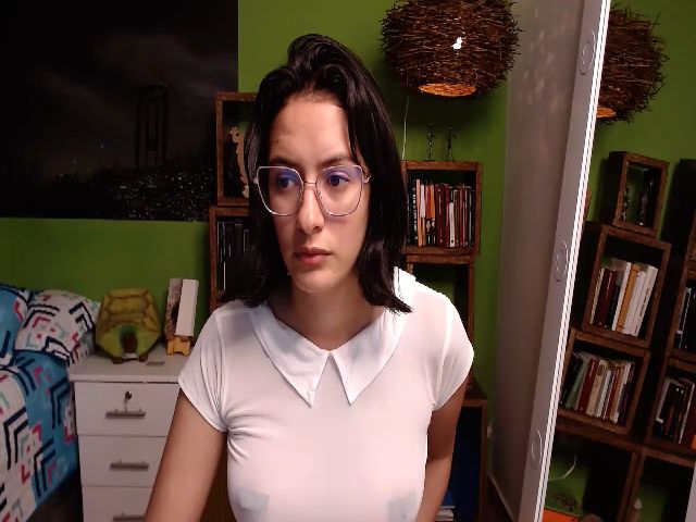 Live sex webcam photo for MiaportmanX #271500250