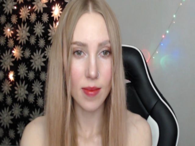 Live sex webcam photo for MagicElfie #271506909