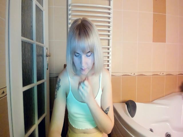 Live sex webcam photo for HannaLismont #271500691
