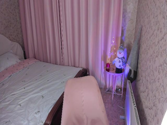 Live sex webcam photo for Red_Canary #271512358