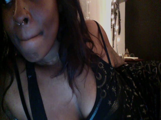 Live sex webcam photo for LunaNoire #271501019