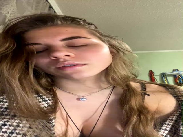 Live sex webcam photo for Dancelady18 #271512184