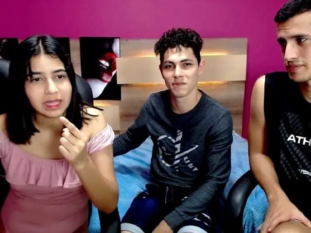 Live sex webcam photo for MonkeyShine #271497968