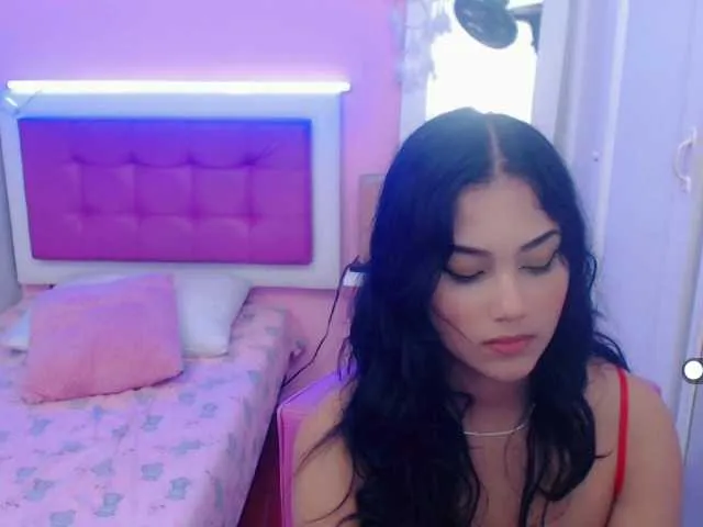 Live sex webcam photo for Emely-Saenz #271502255