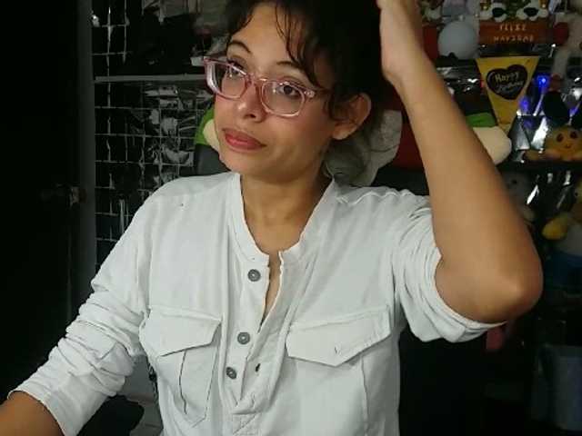 Live sex webcam photo for Zoegoddess #271502112