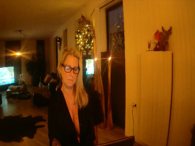 Live sex webcam photo for MissReneee #271507265