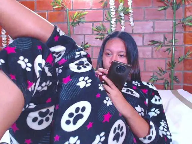 Live sex webcam photo for Victoria-Fox #271517343