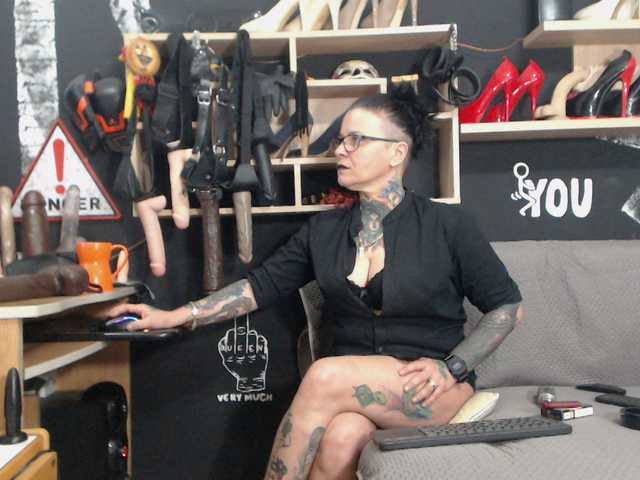 Live sex webcam photo for mistressmiry #271517635