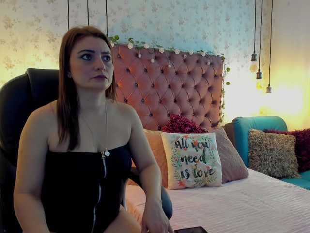 Live sex webcam photo for Amie-Adams #271520866