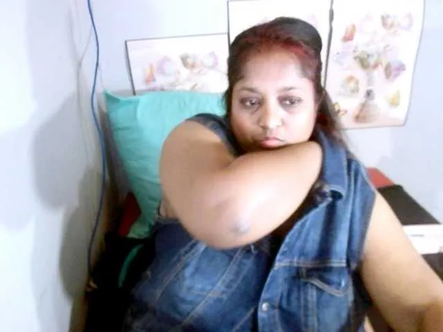 Live sex webcam photo for Indiantasha #287986264