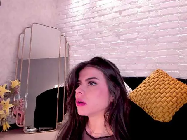 Live sex webcam photo for JulieBelle #287987806