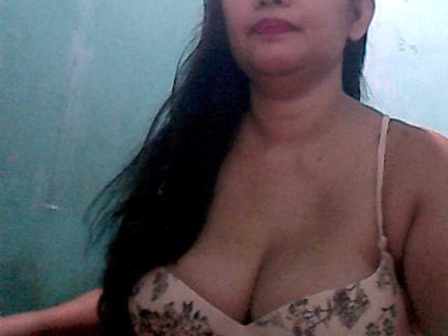 Live sex webcam photo for wildmom4u #271513837