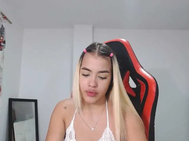 Live sex webcam photo for adri14-1 #271514328