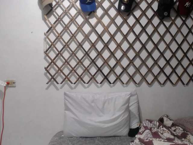 Live sex webcam photo for AngelAnMonicA #271517066