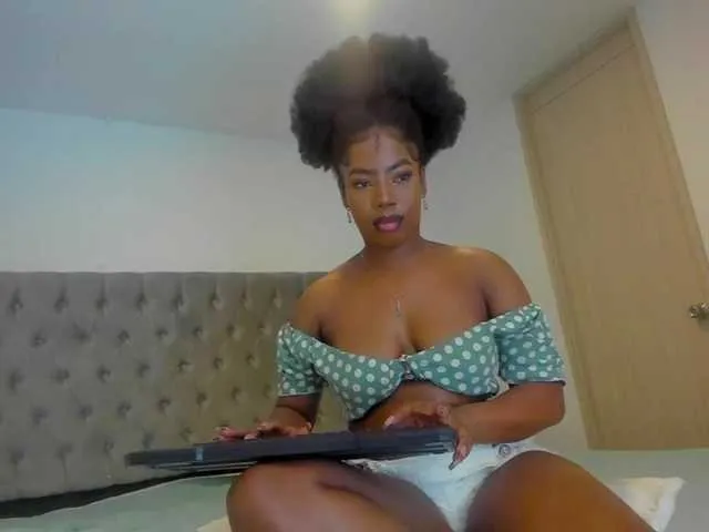 Live sex webcam photo for Afro-goddess #271524749