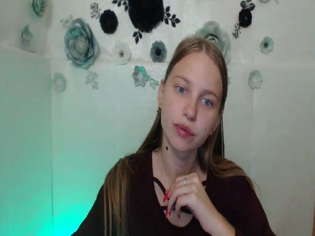 Live sex webcam photo for SshyTeen #271517387