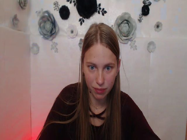 Live sex webcam photo for SshyTeen #271518422