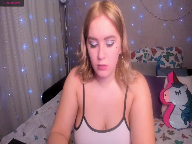 Live sex webcam photo for AiryHiss #271518390