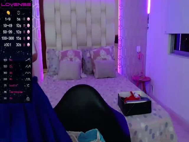 Live sex webcam photo for Emily_evans18 #271515172