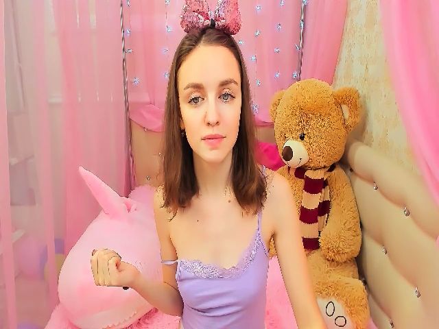Live sex webcam photo for LIL_MAYA #271519645