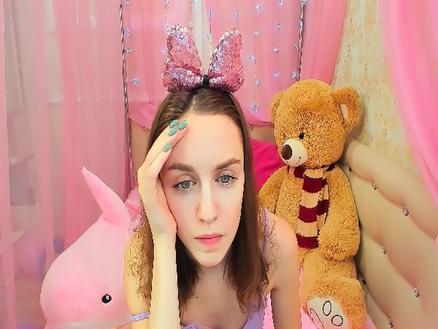Live sex webcam photo for LIL_MAYA #271519833