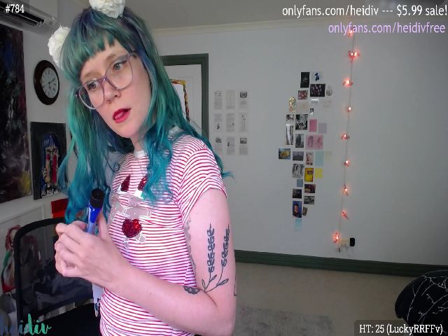 Live sex webcam photo for heidiv #271516808
