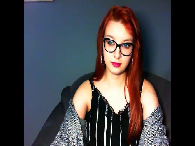 Live sex webcam photo for VirginLuna18 #271526044