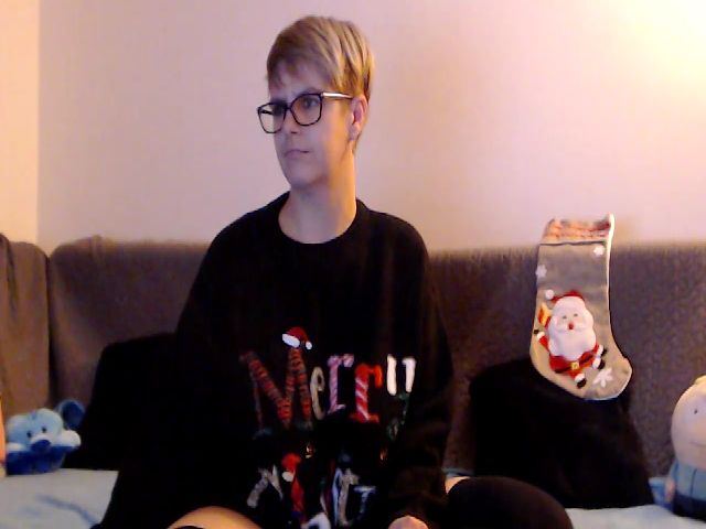 Live sex webcam photo for IamMiky #271527984