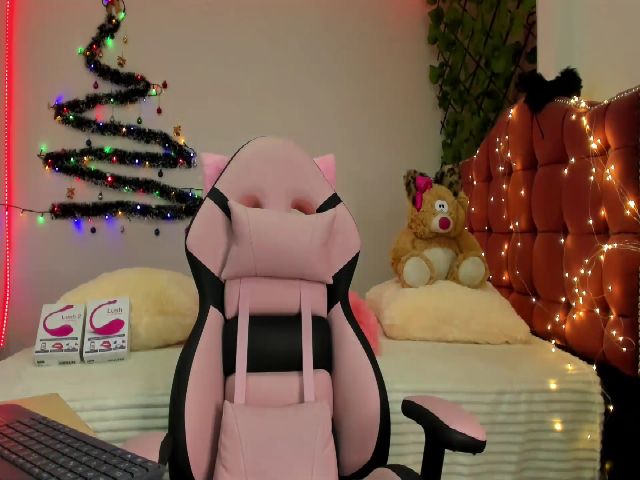 Live sex webcam photo for Holly_rosee #271515970