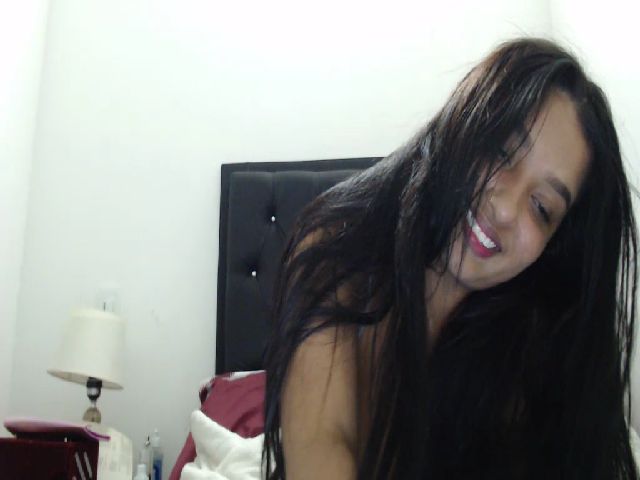 Live sex webcam photo for Orianalopez #271517638