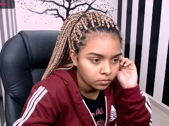 Live sex webcam photo for Melanietwinss #271517983