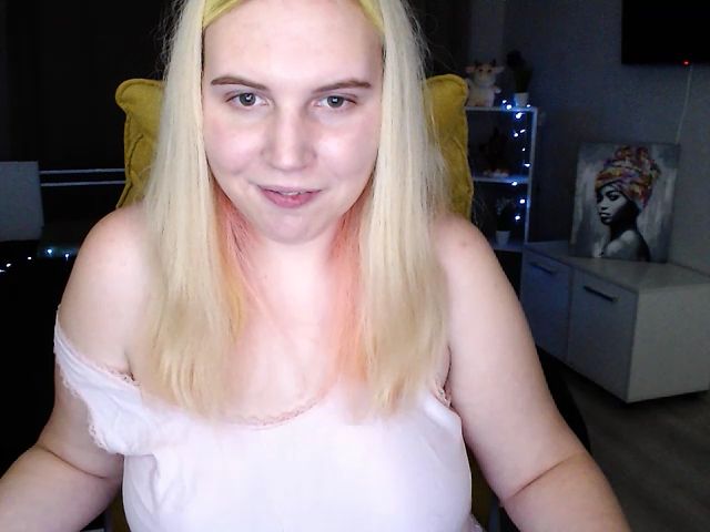 Live sex webcam photo for SweetnessLucy #271522366