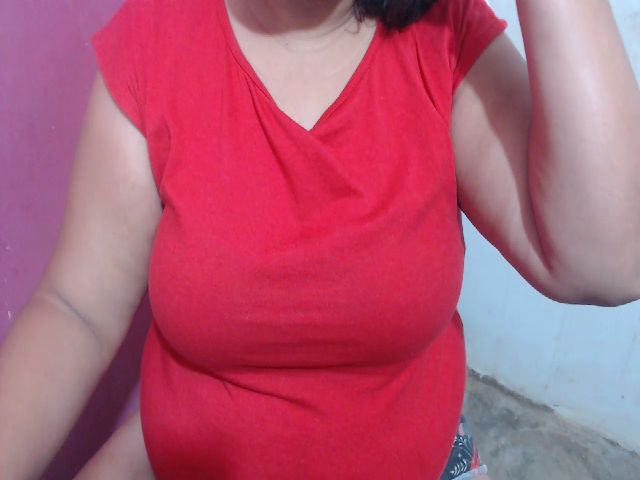 Live sex webcam photo for Sexycarolin22 #271527071