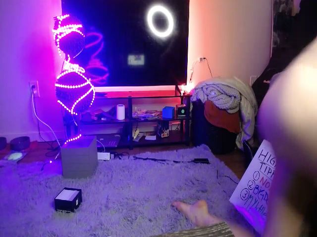 Live sex webcam photo for Lilith_whorns #271514928