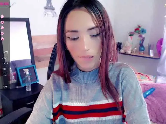 Live sex webcam photo for Laurenparis #271524537