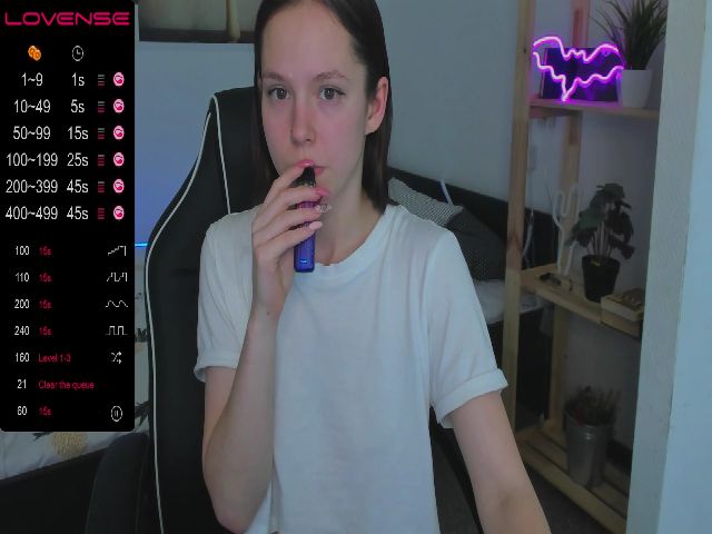 Live sex webcam photo for Sh0wroom #271523227