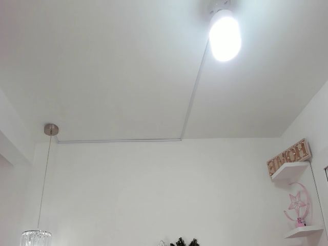 Live sex webcam photo for Evelincooper #271514940